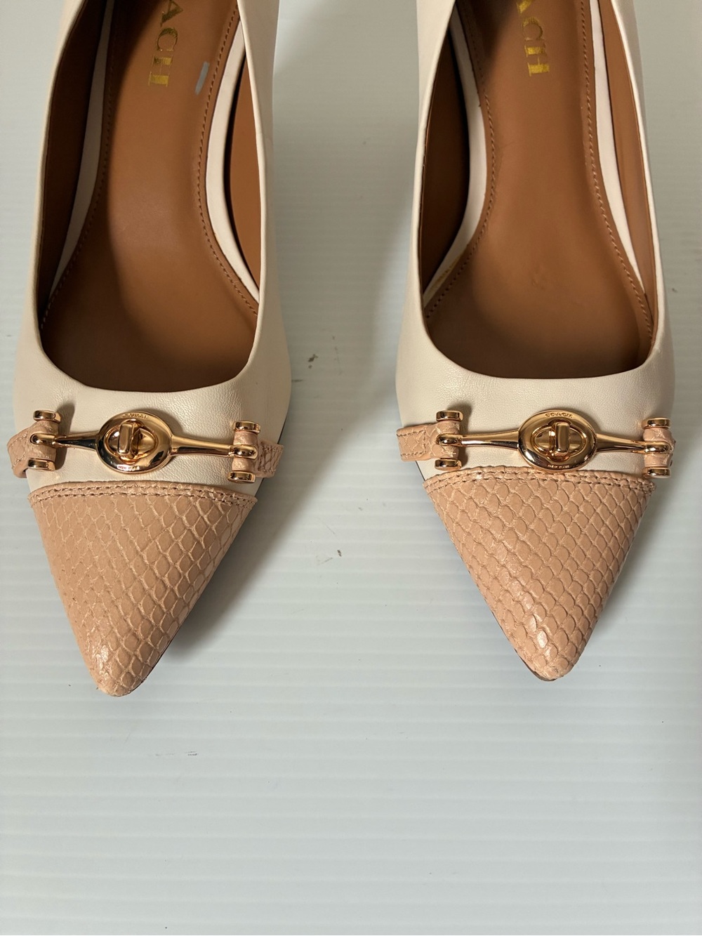 Coach Lauri Ivory Nude Colorblock Leather Pointed Toe Kitten Heel Pumps size 8.5 - Picture 5 of 12